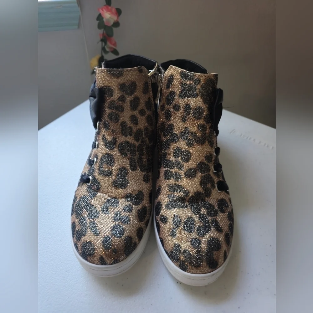 Kenneth Cole reaction leopard sneakers kids size 4